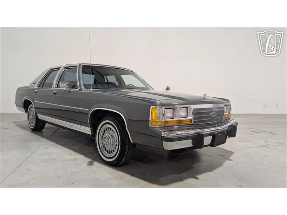 1988 Ford Crown Victoria - Image 21 of 31