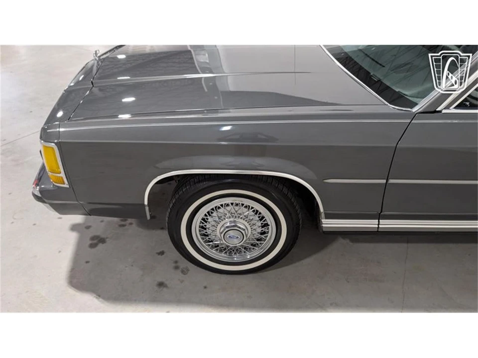 1988 Ford Crown Victoria - Image 26 of 31