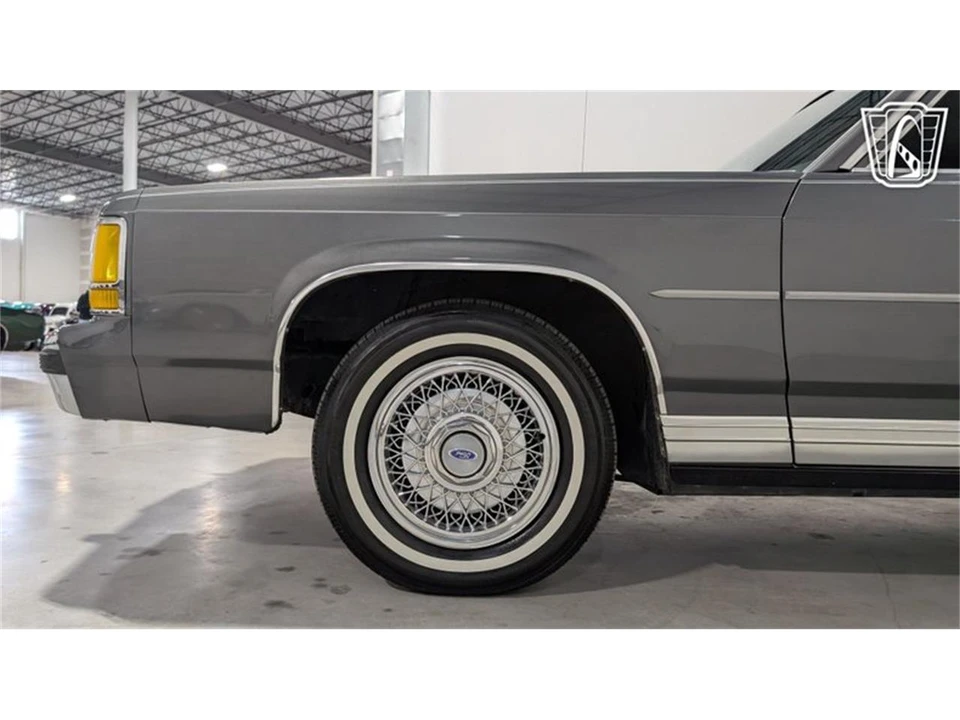 1988 Ford Crown Victoria - Image 27 of 31