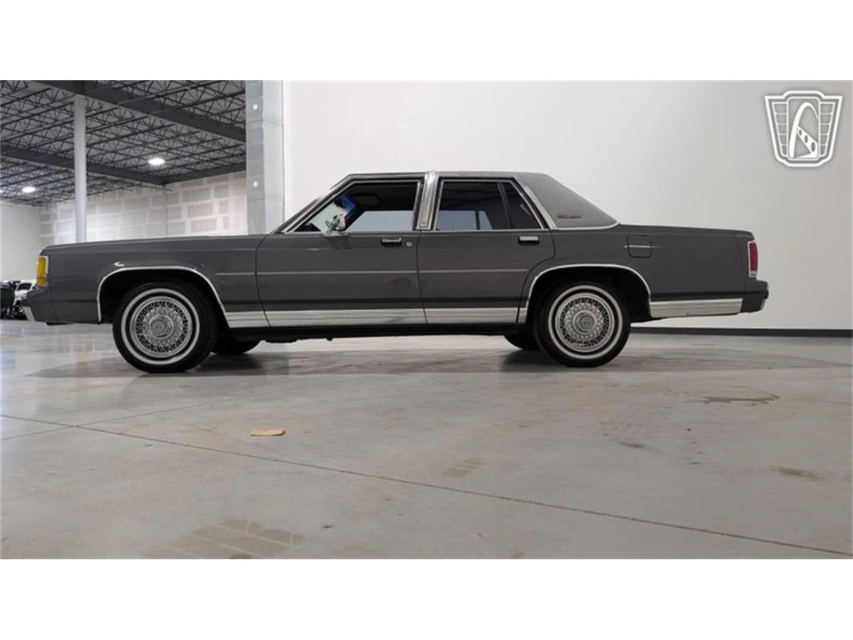 1988 Ford Crown Victoria - Image 7 of 31