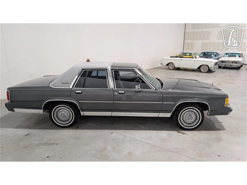 1988 Ford Crown Victoria - Image 17 of 31