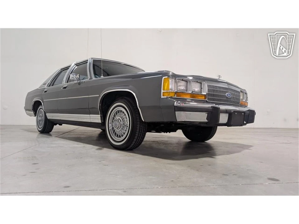 1988 Ford Crown Victoria - Image 22 of 31