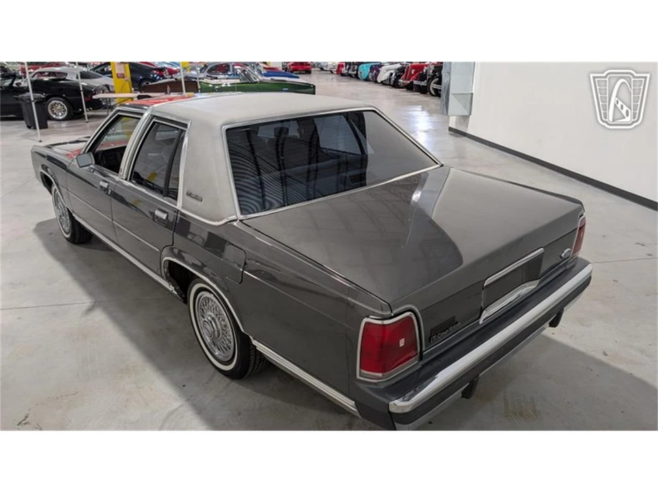 1988 Ford Crown Victoria - Image 8 of 31