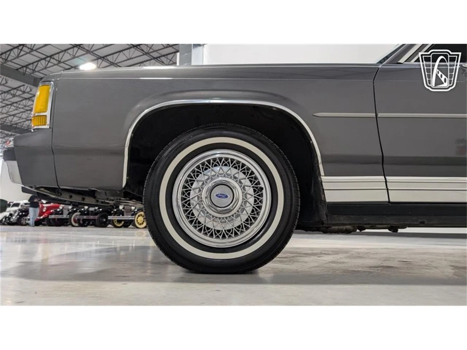 1988 Ford Crown Victoria - Image 28 of 31