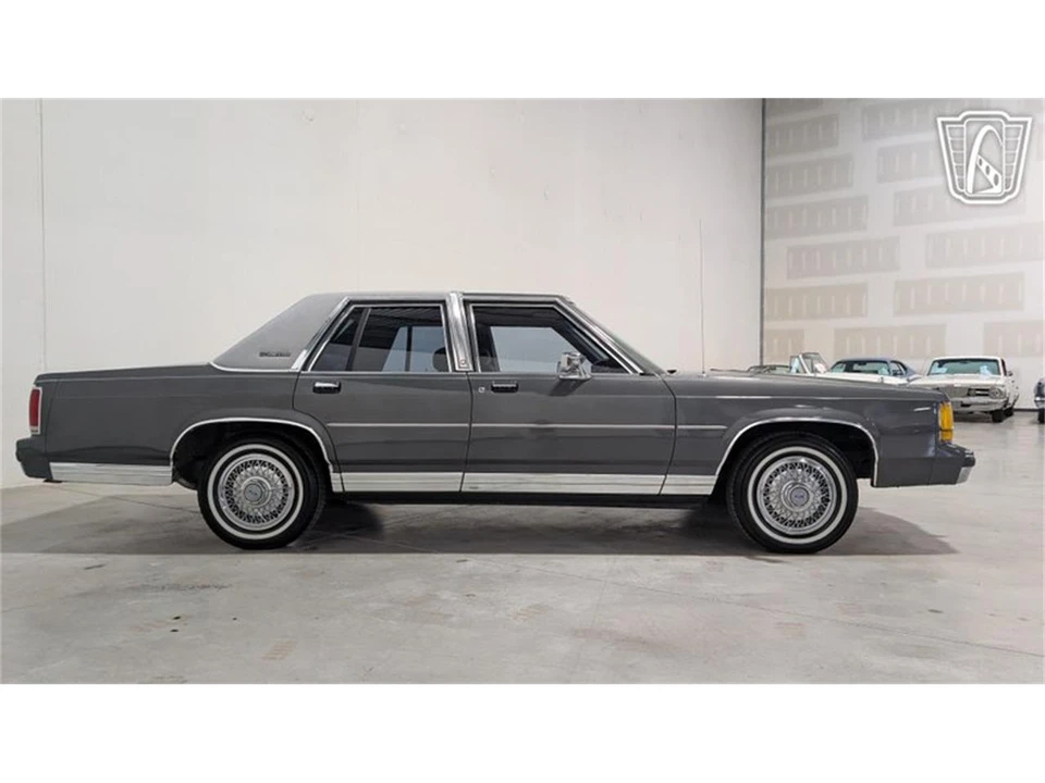 1988 Ford Crown Victoria - Image 18 of 31