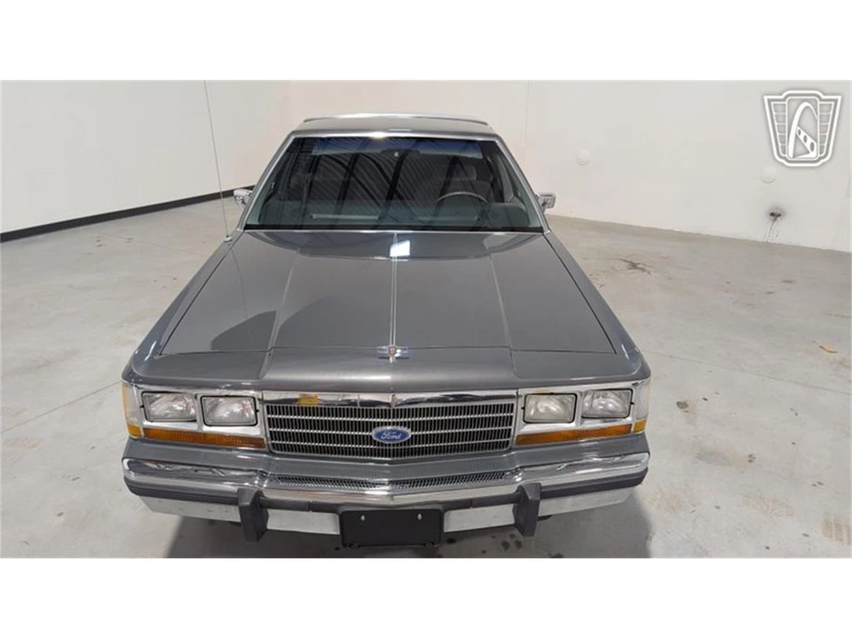 1988 Ford Crown Victoria - Image 23 of 31