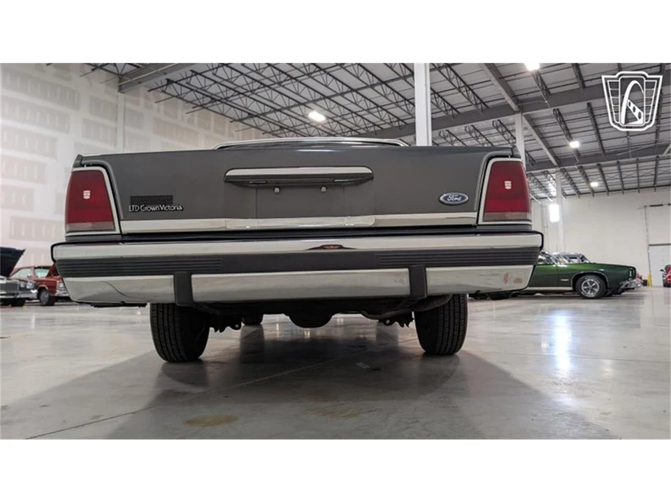 1988 Ford Crown Victoria - Image 13 of 31