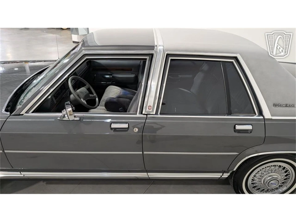 1988 Ford Crown Victoria - Image 29 of 31