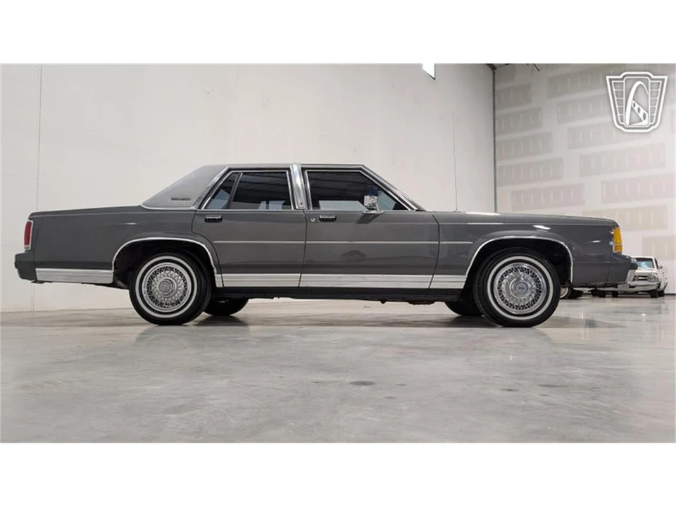 1988 Ford Crown Victoria - Image 19 of 31