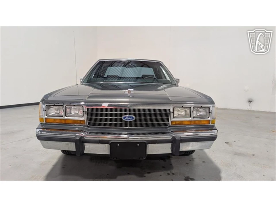 1988 Ford Crown Victoria - Image 24 of 31