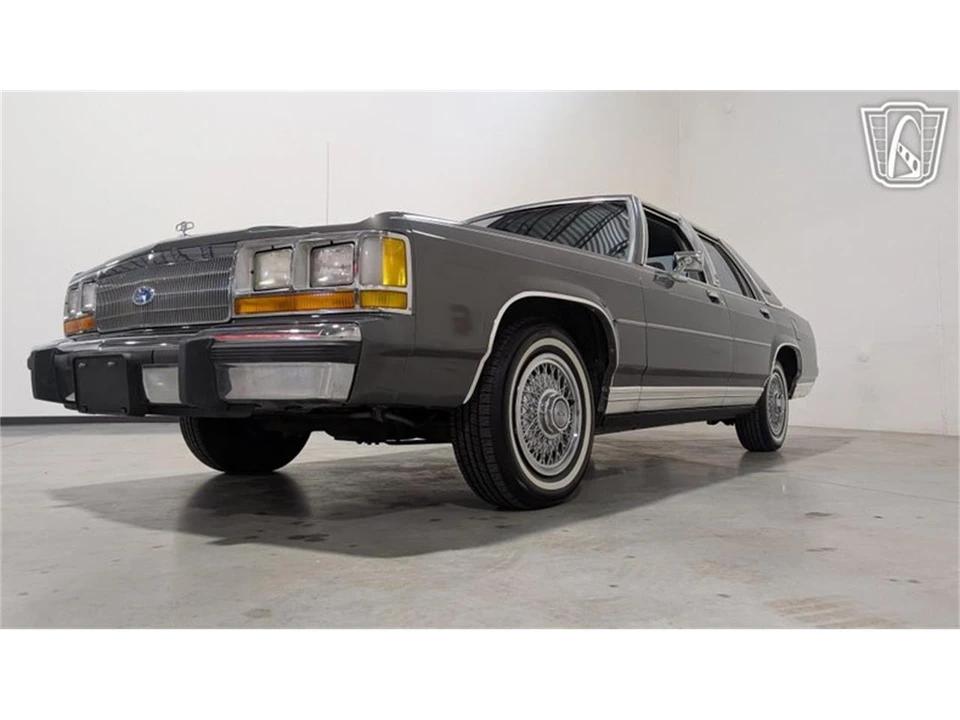 1988 Ford Crown Victoria - Image 4 of 31