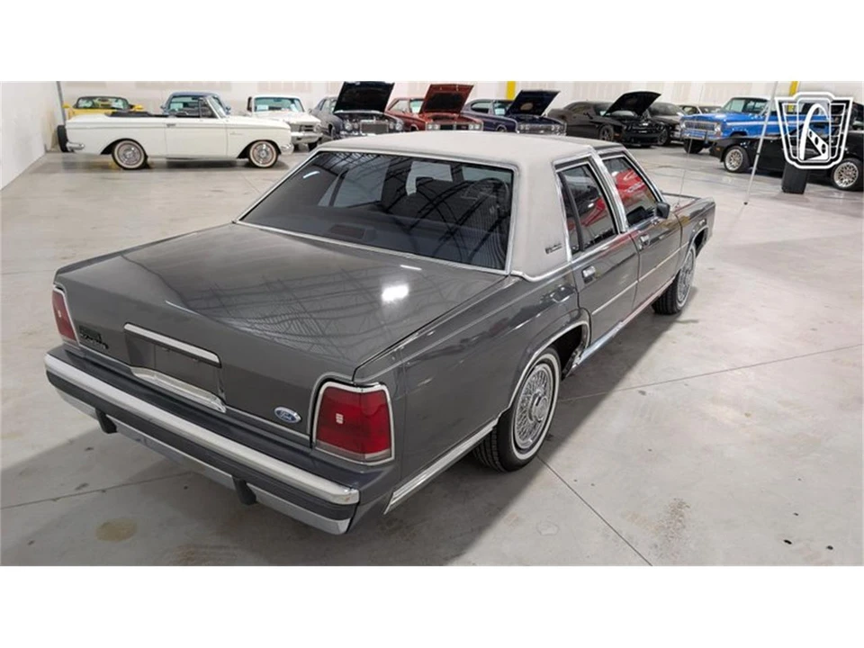 1988 Ford Crown Victoria - Image 14 of 31