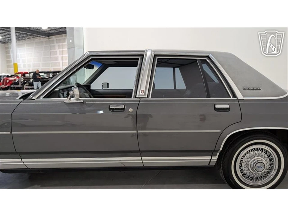 1988 Ford Crown Victoria - Image 30 of 31