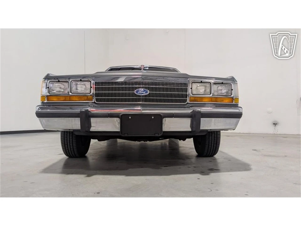 1988 Ford Crown Victoria - Image 25 of 31