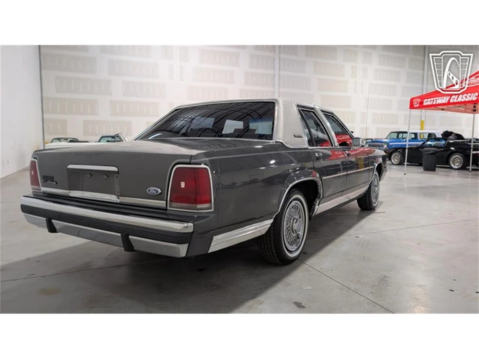 1988 Ford Crown Victoria - Image 15 of 31