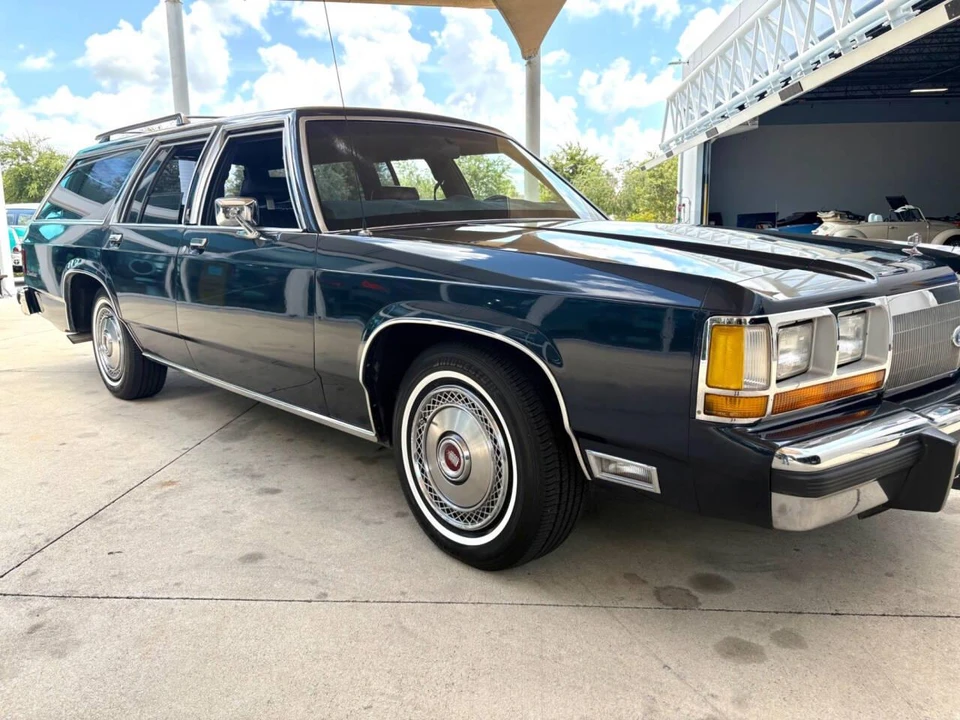 1988 Ford Crown Victoria - Image 19 of 31