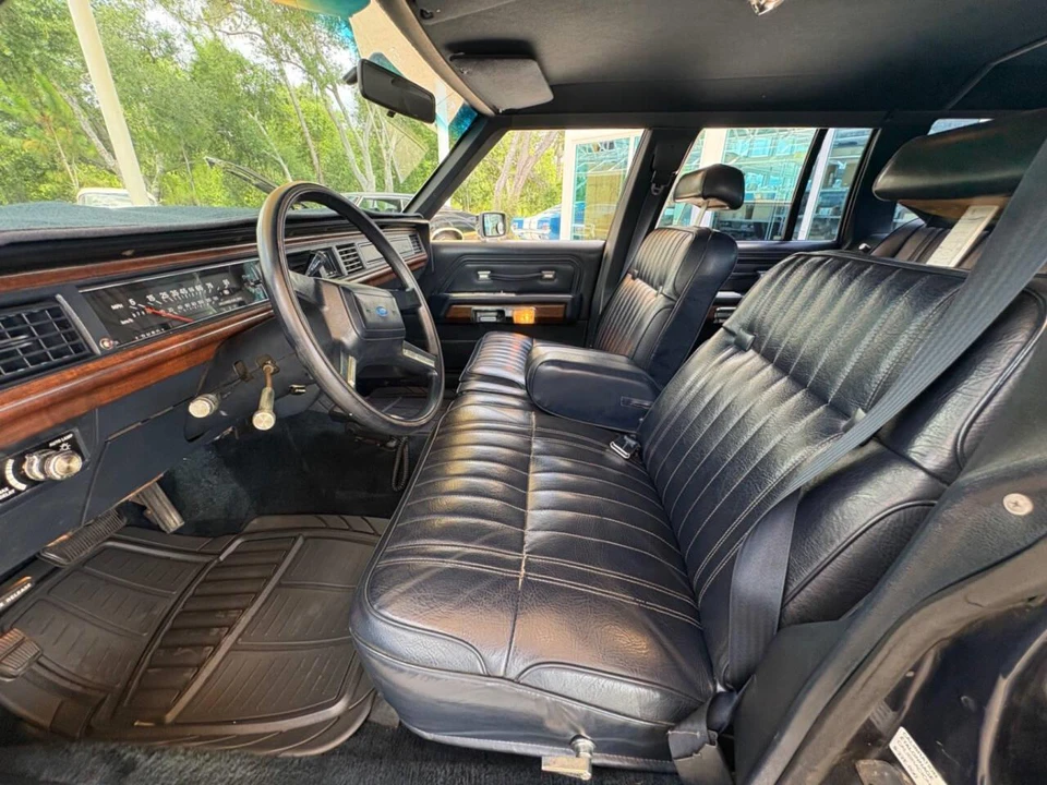 1988 Ford Crown Victoria - Image 25 of 31
