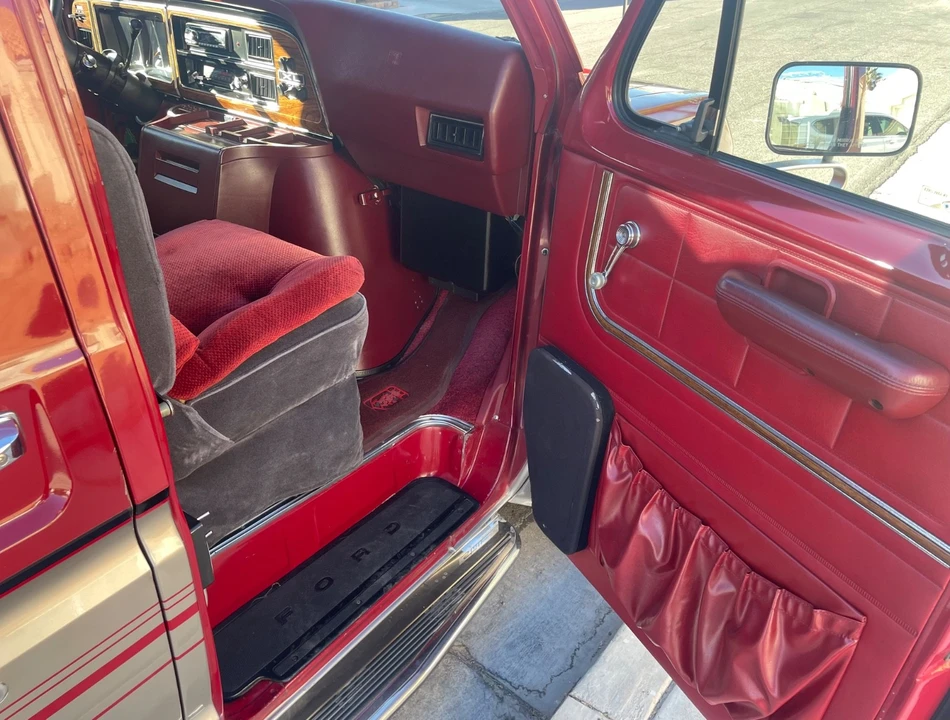 1988 Ford Econoline Van - Image 9 of 16