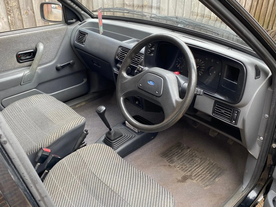 1987 Ford Escort - Image 20 of 30