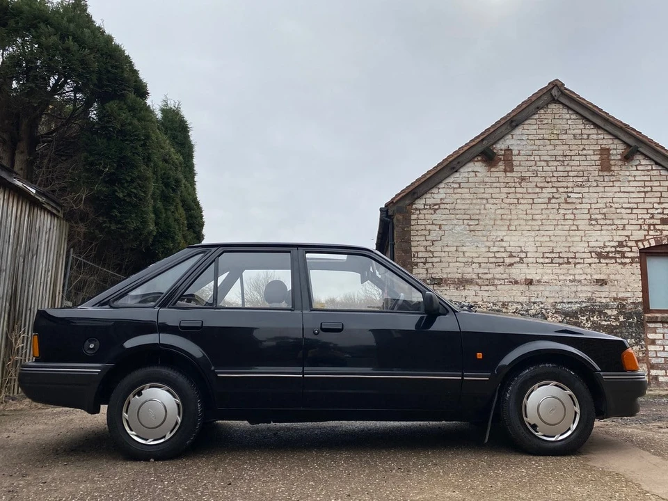 1987 Ford Escort - Image 15 of 30