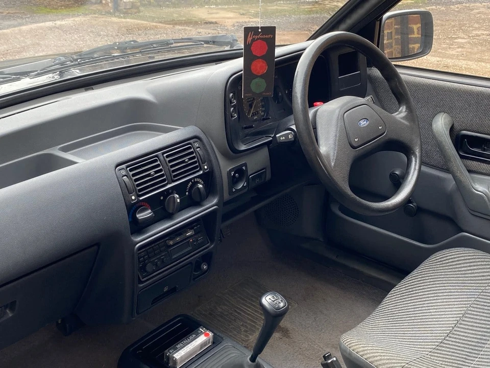 1987 Ford Escort - Image 21 of 30