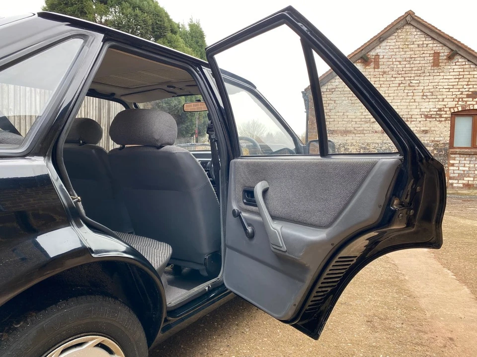 1987 Ford Escort - Image 23 of 30