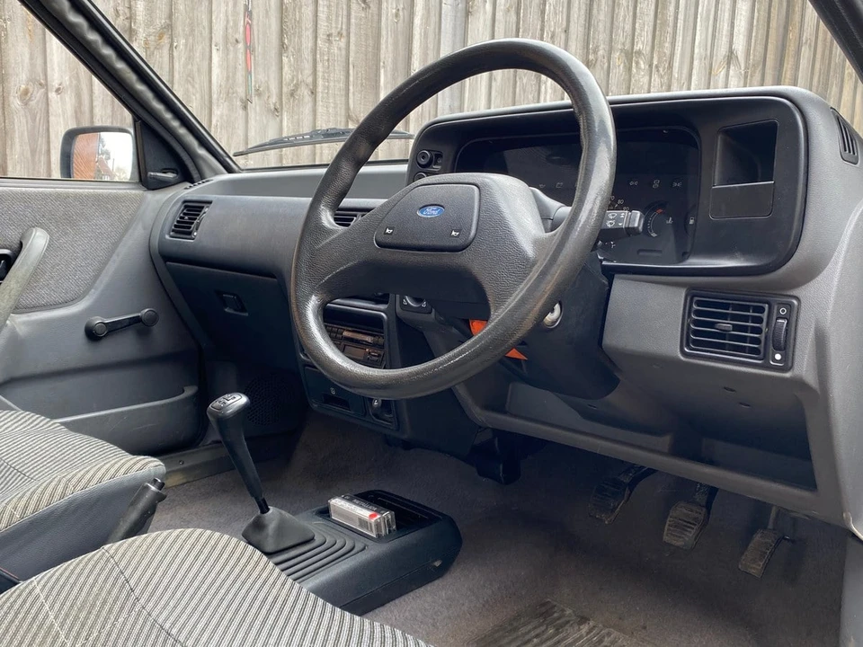 1987 Ford Escort - Image 22 of 30