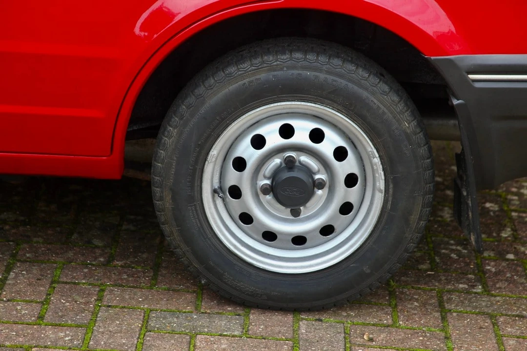 1988 Ford Escort - Image 19 of 30