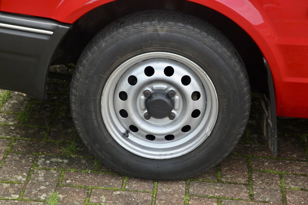 1988 Ford Escort - Image 20 of 30
