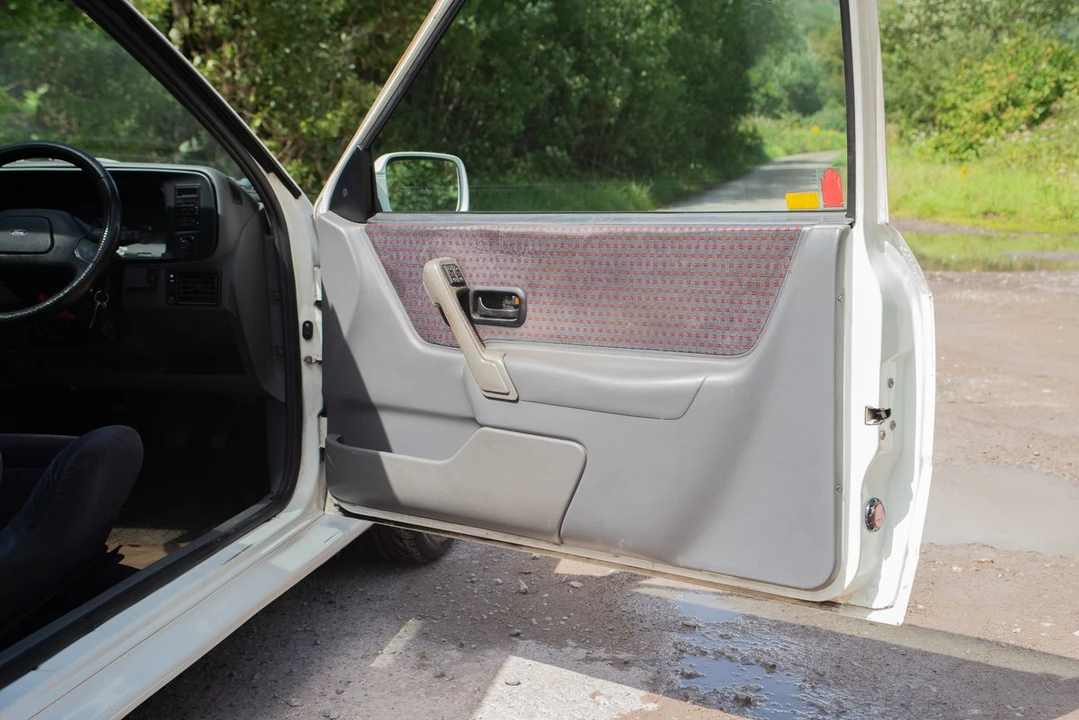 1988 Ford Escort - Image 17 of 30