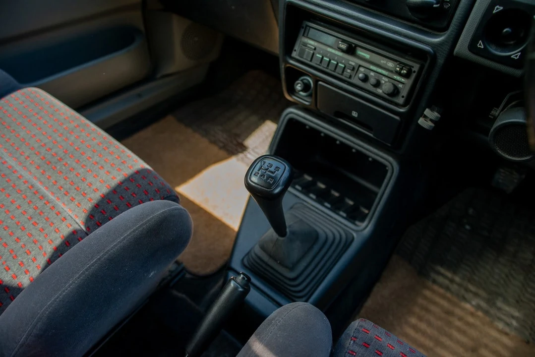 1988 Ford Escort - Image 25 of 30
