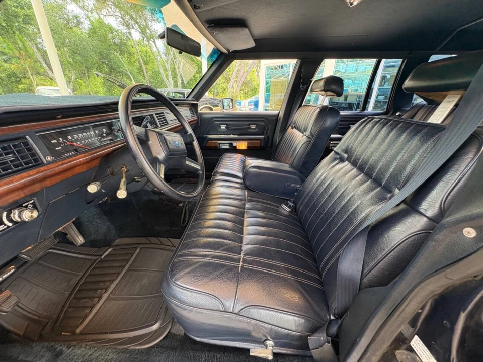 1988 Ford Crown Victoria - Image 25 of 31