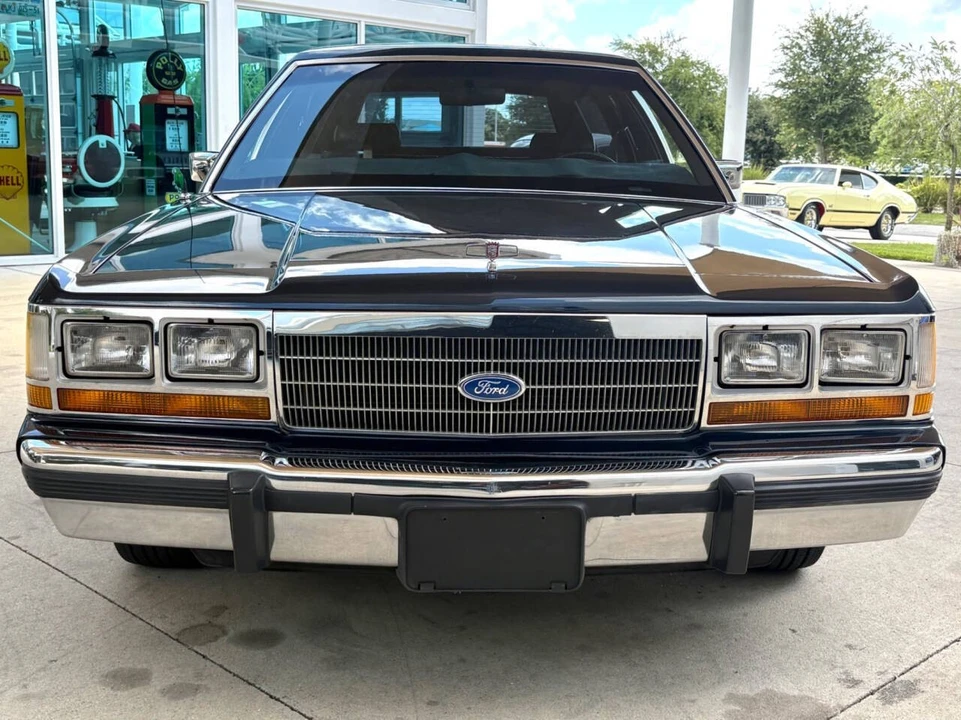 1988 Ford Crown Victoria - Image 2 of 31