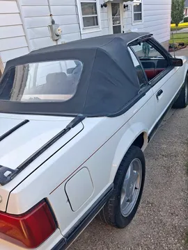 1988 Ford Mustang Convertible 2D