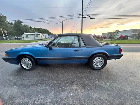 1988 Ford Mustang Convertible 2D
