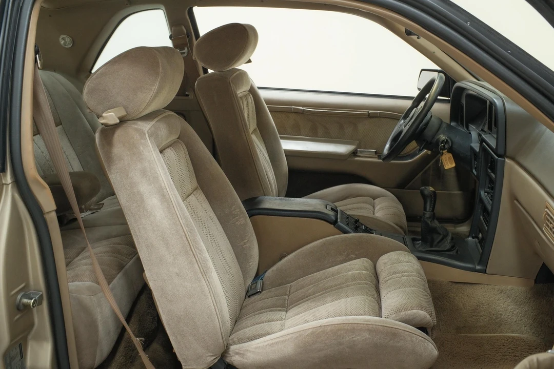 1988 Ford Thunderbird 9th Gen - Image 16 of 17