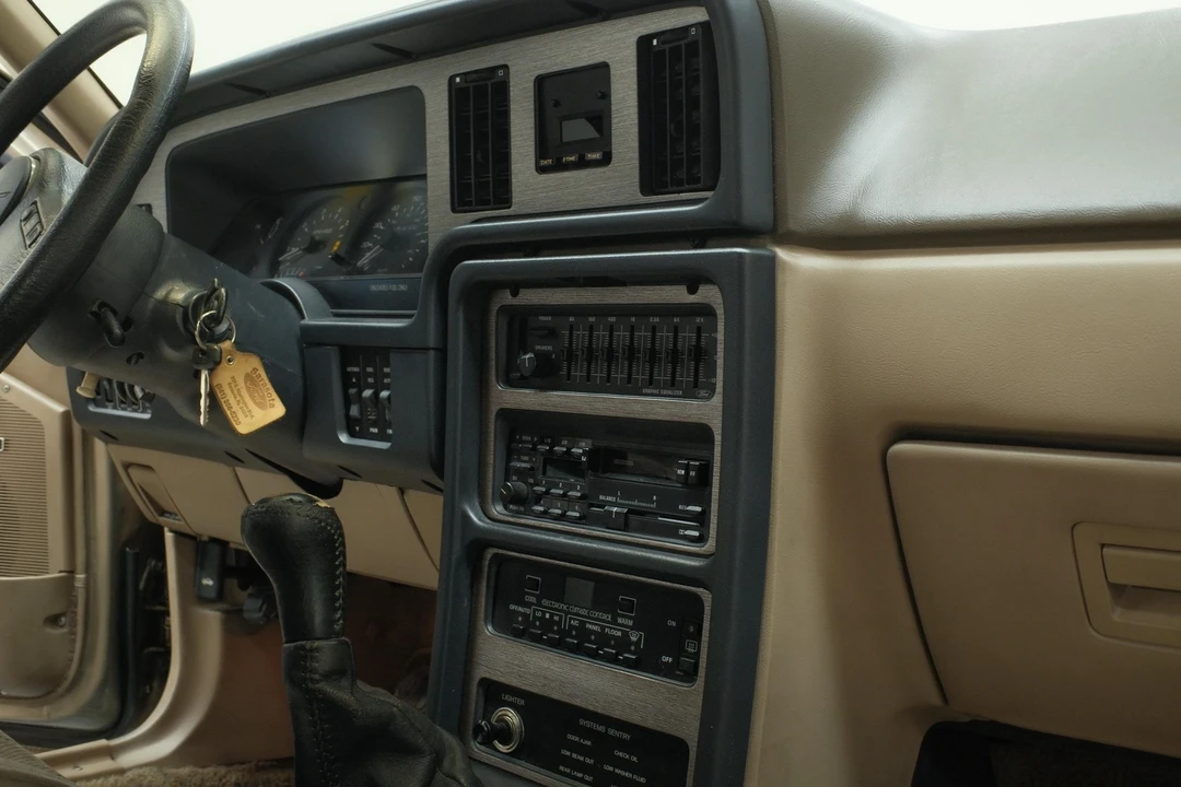 1988 Ford Thunderbird 9th Gen - Image 17 of 17