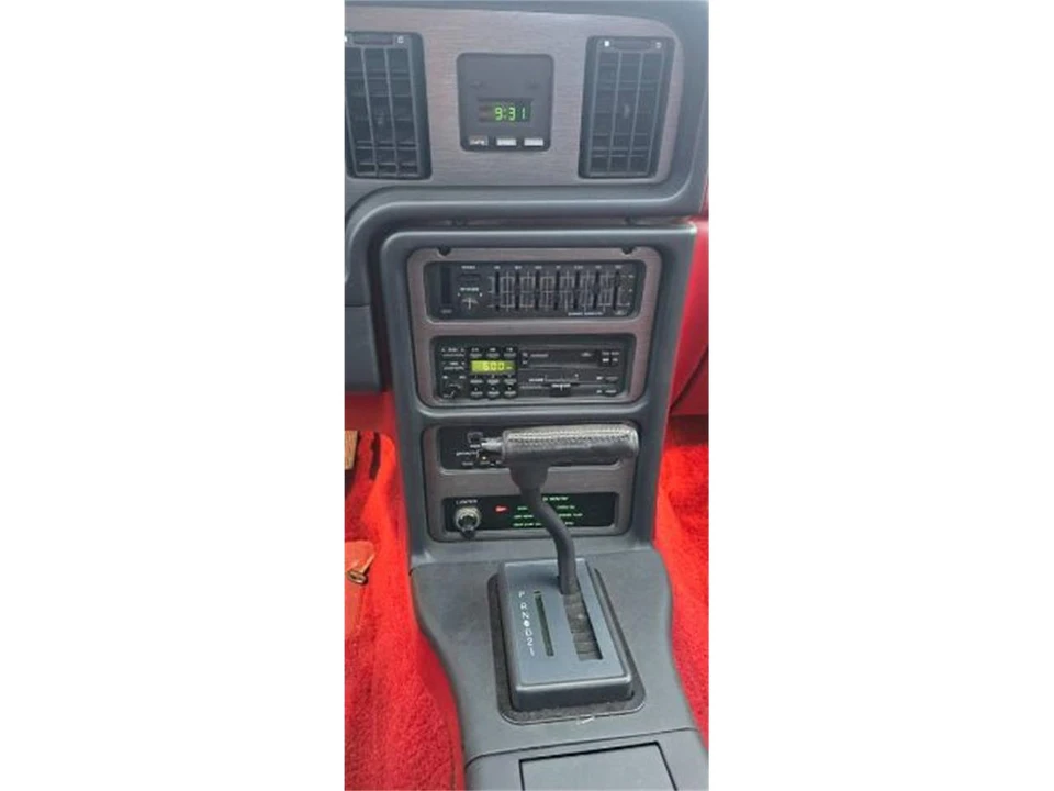 1988 Ford Thunderbird 9th Gen - Image 17 of 25