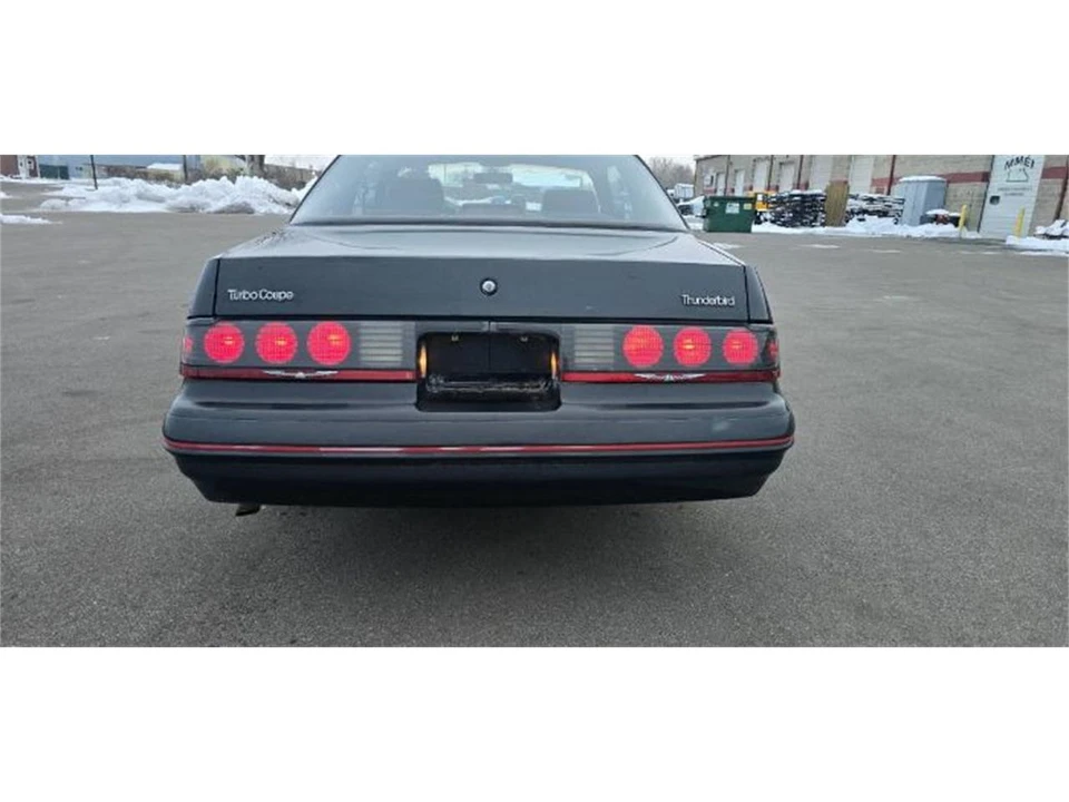 1988 Ford Thunderbird 9th Gen - Image 21 of 25