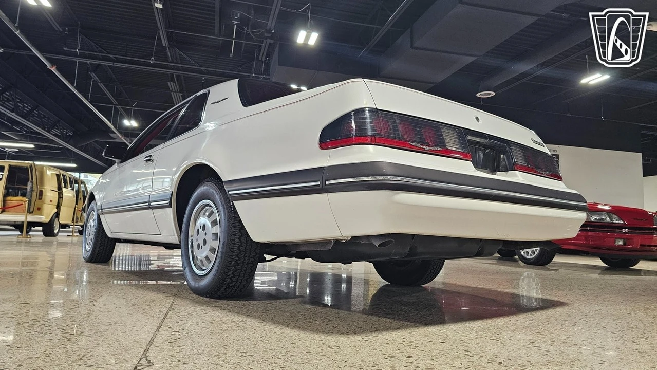 1988 Ford Thunderbird 9th Gen - Image 8 of 12