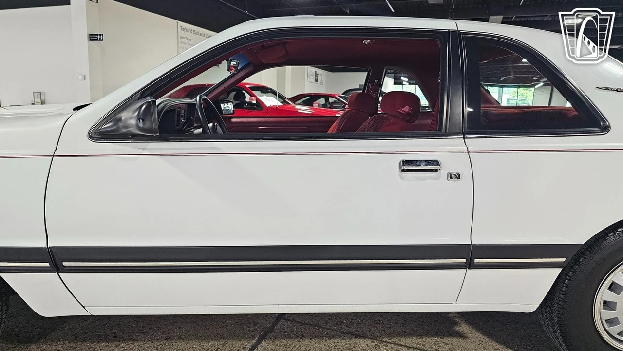 1988 Ford Thunderbird 10th Gen - Image 18 of 21