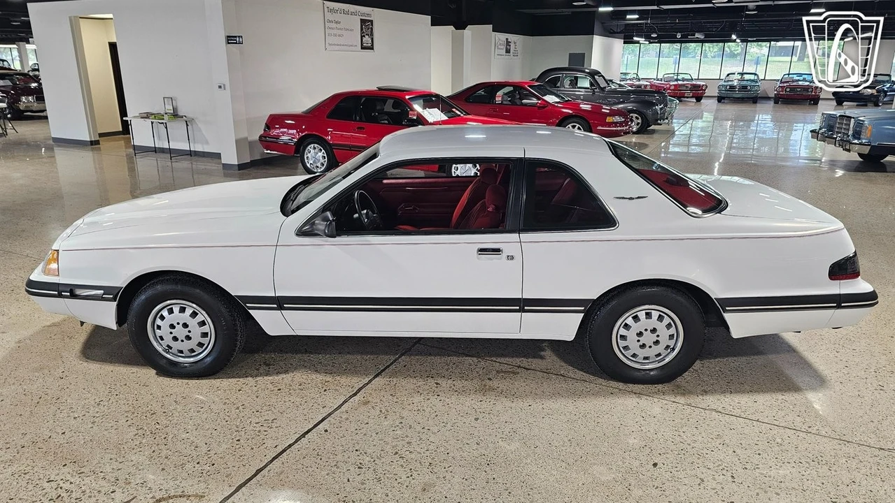 1988 Ford Thunderbird 9th Gen - Image 5 of 12