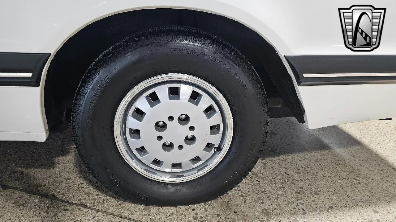 1988 Ford Thunderbird 9th Gen - Image 9 of 12