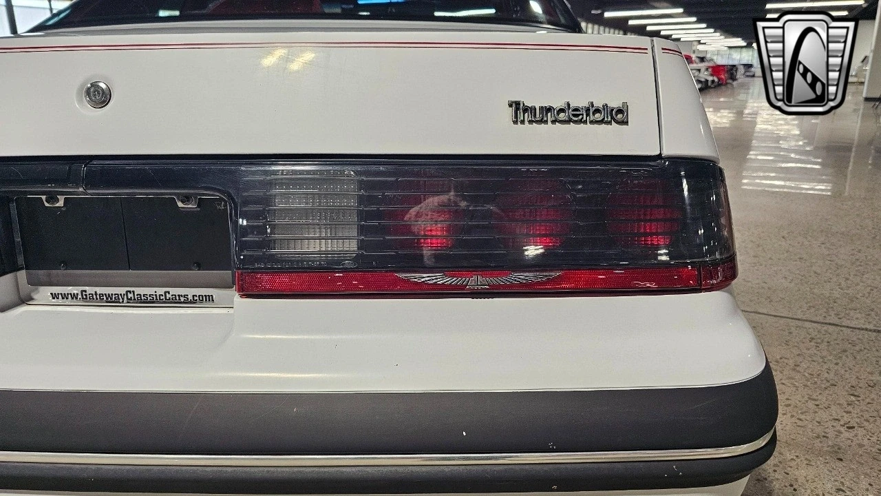 1988 Ford Thunderbird 9th Gen - Image 16 of 21