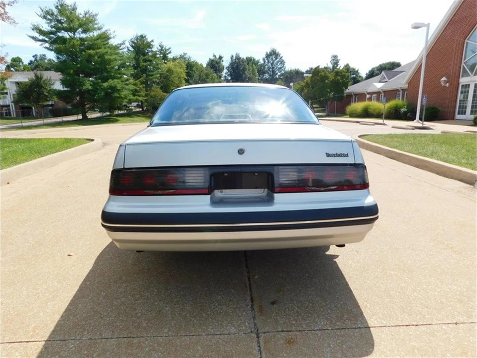 1988 Ford Thunderbird 9th Gen - Image 9 of 31