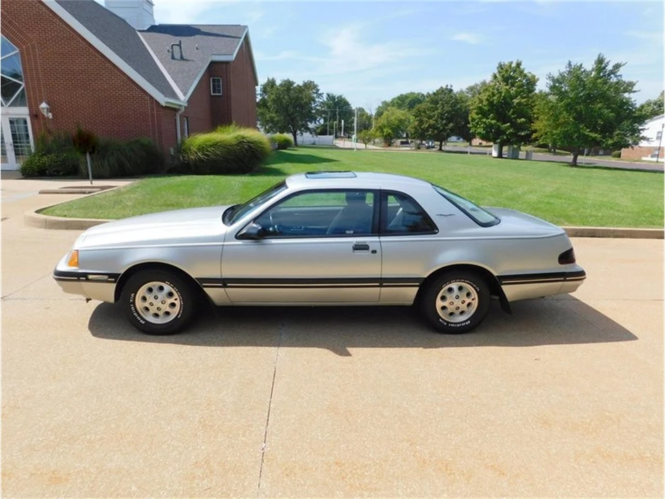1988 Ford Thunderbird 9th Gen - Image 29 of 31