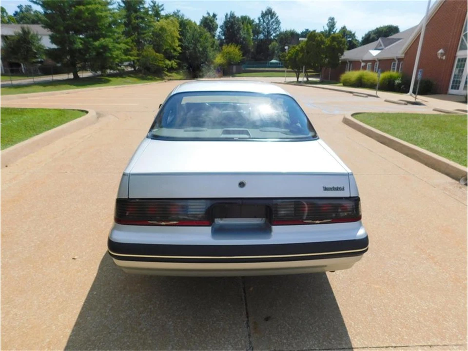 1988 Ford Thunderbird 9th Gen - Image 26 of 31