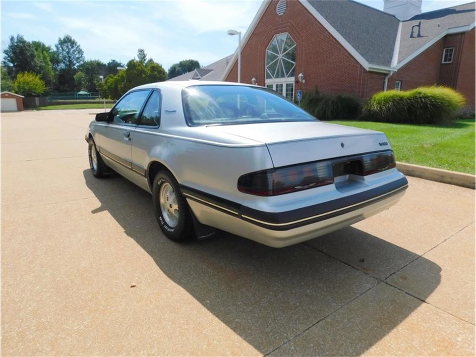 1988 Ford Thunderbird 9th Gen - Image 28 of 31