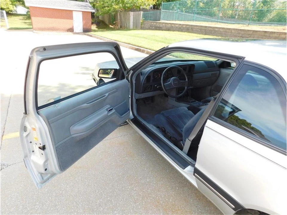 1988 Ford Thunderbird 9th Gen - Image 12 of 31