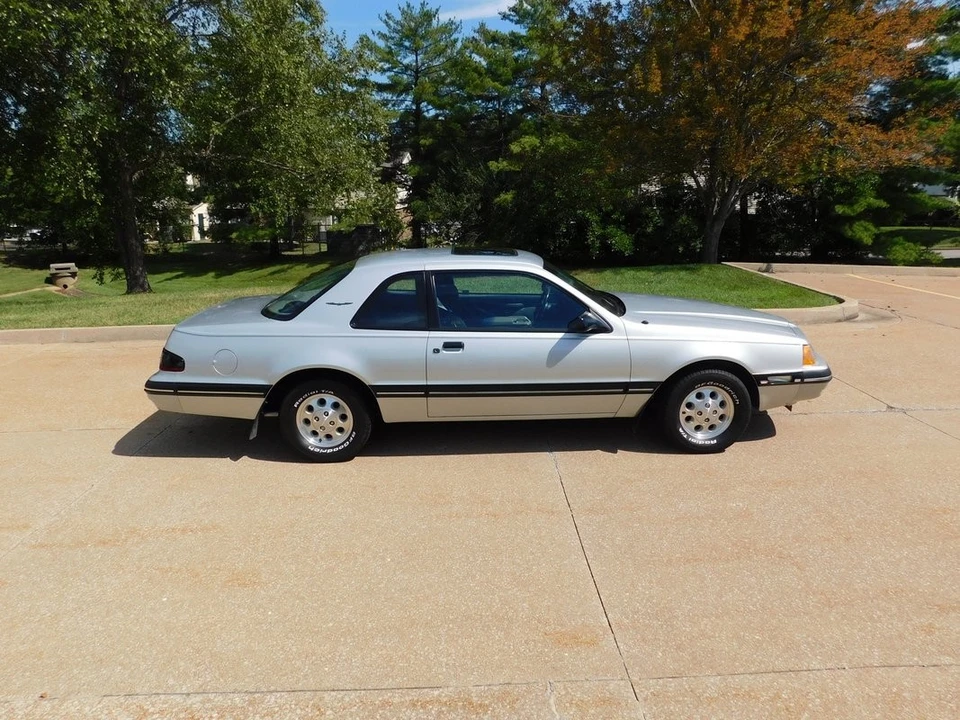 1988 Ford Thunderbird 9th Gen - Image 25 of 31